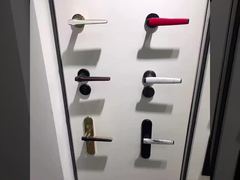 Εισαγάγετε τη σύγχρονη λαβή πόρτας από κράμα ψευδαργύρου, Εμπορική λαβή πόρτας 58*85 mm Προσαρμοσμένο σχέδιο για εσάς