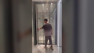 Μια γραμμή μινιμαλιστικό εξαιρετικά στενό άκρο δύο συνδέσμων ματ μαύρο γυαλί με μόνωση συρόμενη πόρτα